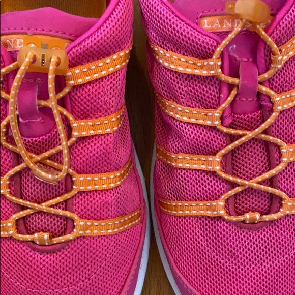 NWT Girl’s Size 2 Water Shoes - Picture 2 of 12